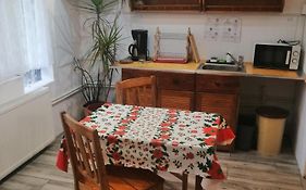 Moss'S Economy Studio